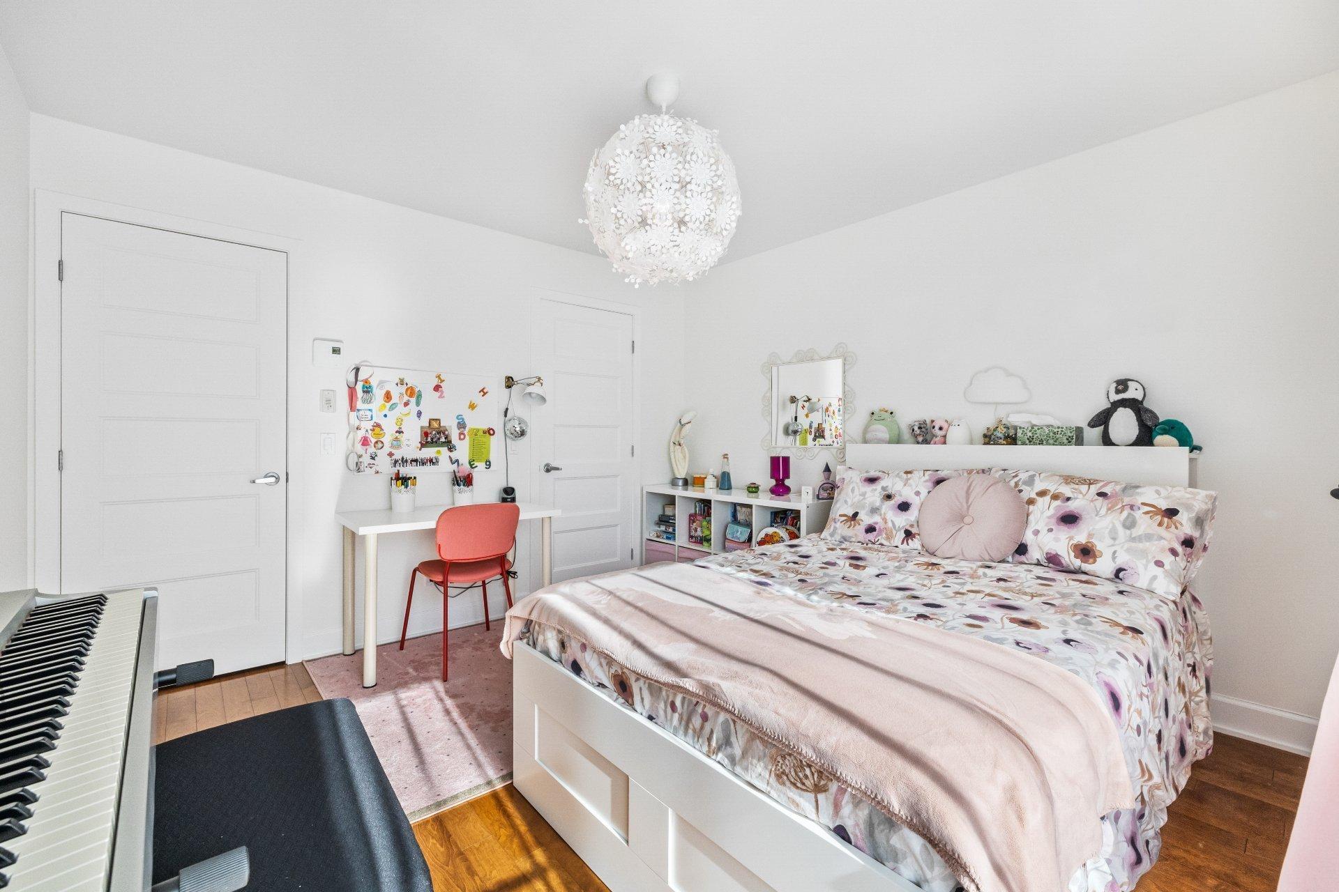 









3801


Rue Fernand-Flipot

, 102,
Longueuil (Saint-Hubert),




QC
J3Y0M6

