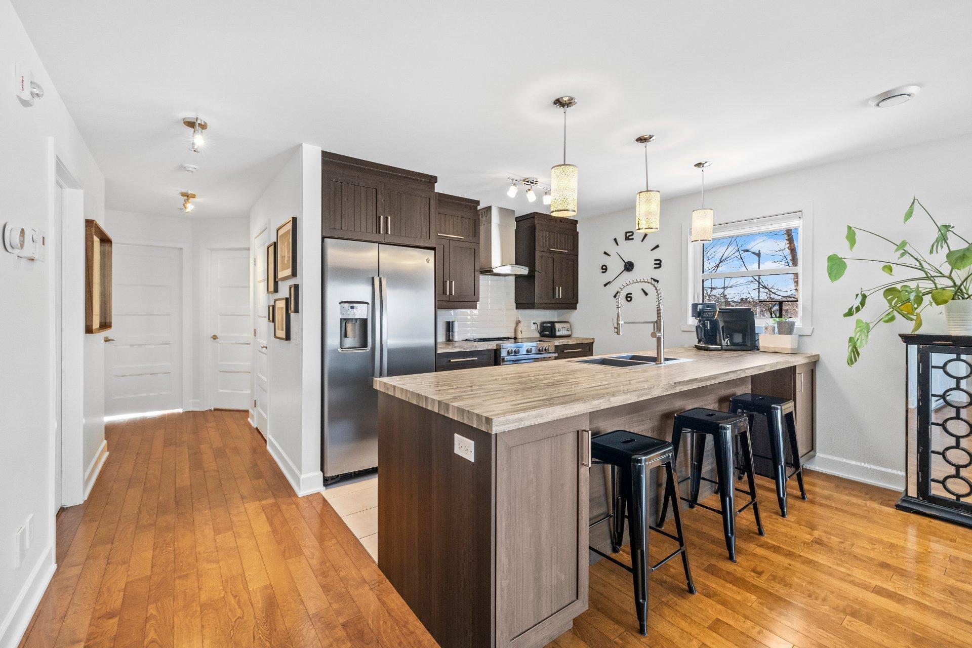 









3801


Rue Fernand-Flipot

, 102,
Longueuil (Saint-Hubert),




QC
J3Y0M6

