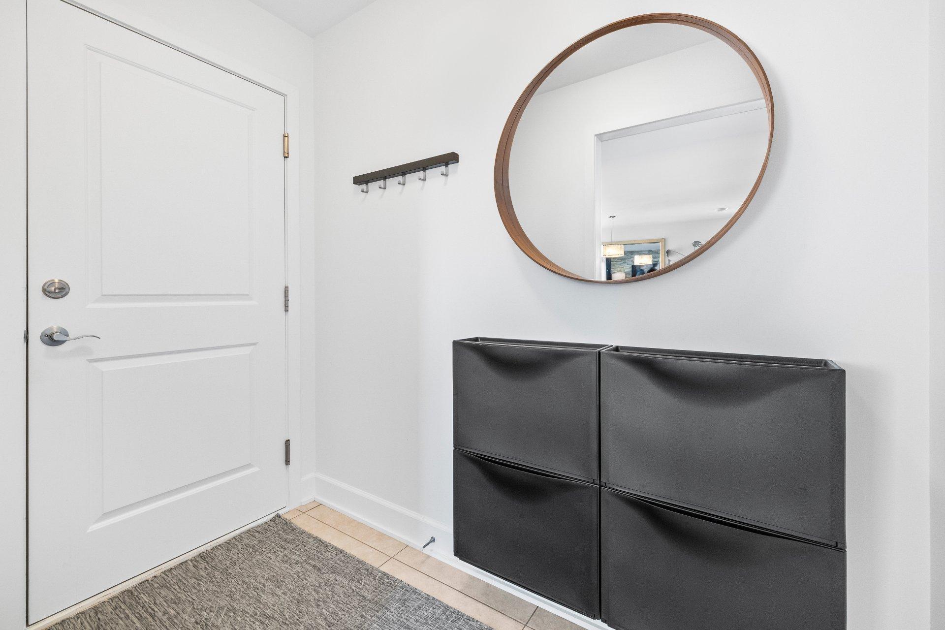 









3801


Rue Fernand-Flipot

, 102,
Longueuil (Saint-Hubert),




QC
J3Y0M6

