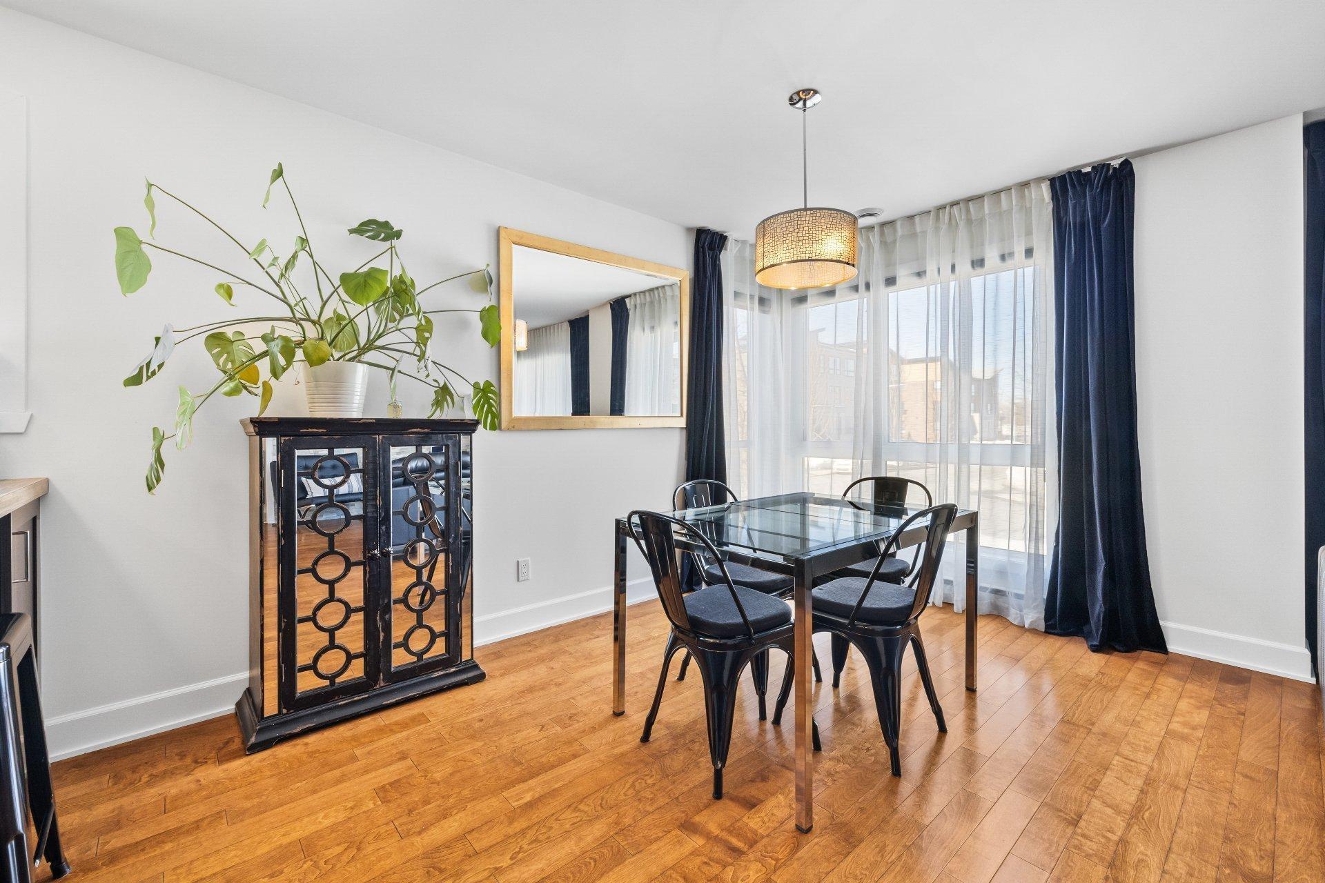 









3801


Rue Fernand-Flipot

, 102,
Longueuil (Saint-Hubert),




QC
J3Y0M6

