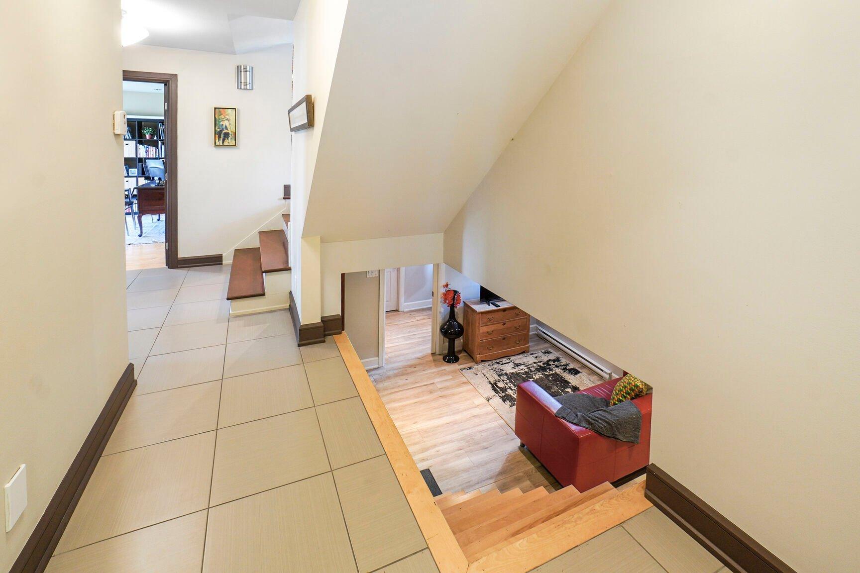 









104


Av. de Touraine

,
Saint-Lambert,




QC
J4S1H2


