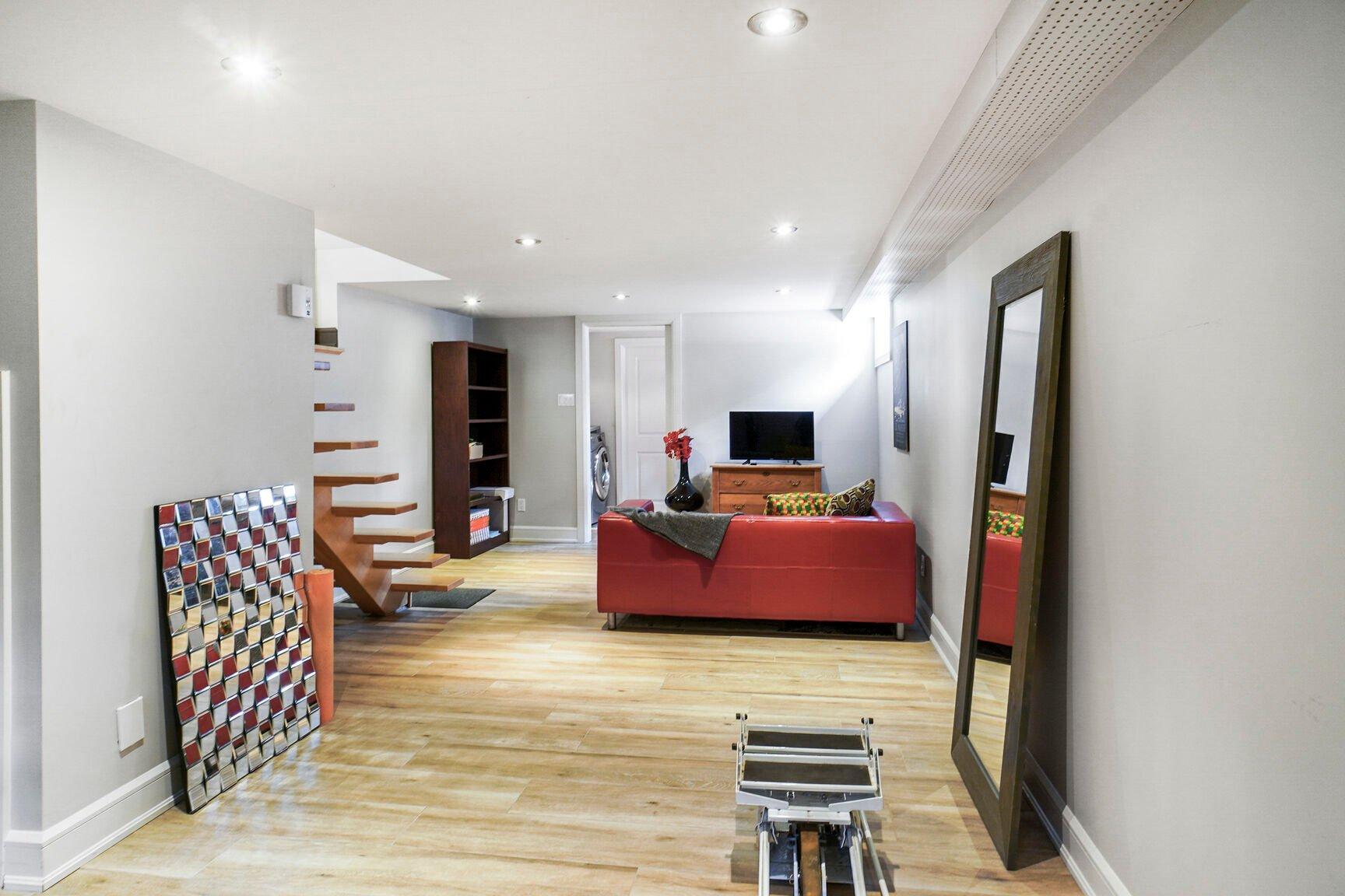 









104


Av. de Touraine

,
Saint-Lambert,




QC
J4S1H2

