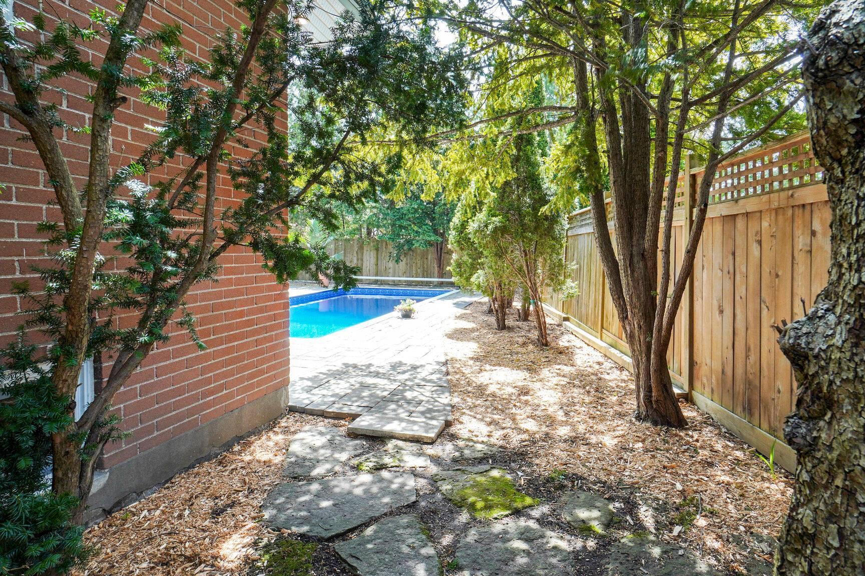 









104


Av. de Touraine

,
Saint-Lambert,




QC
J4S1H2


