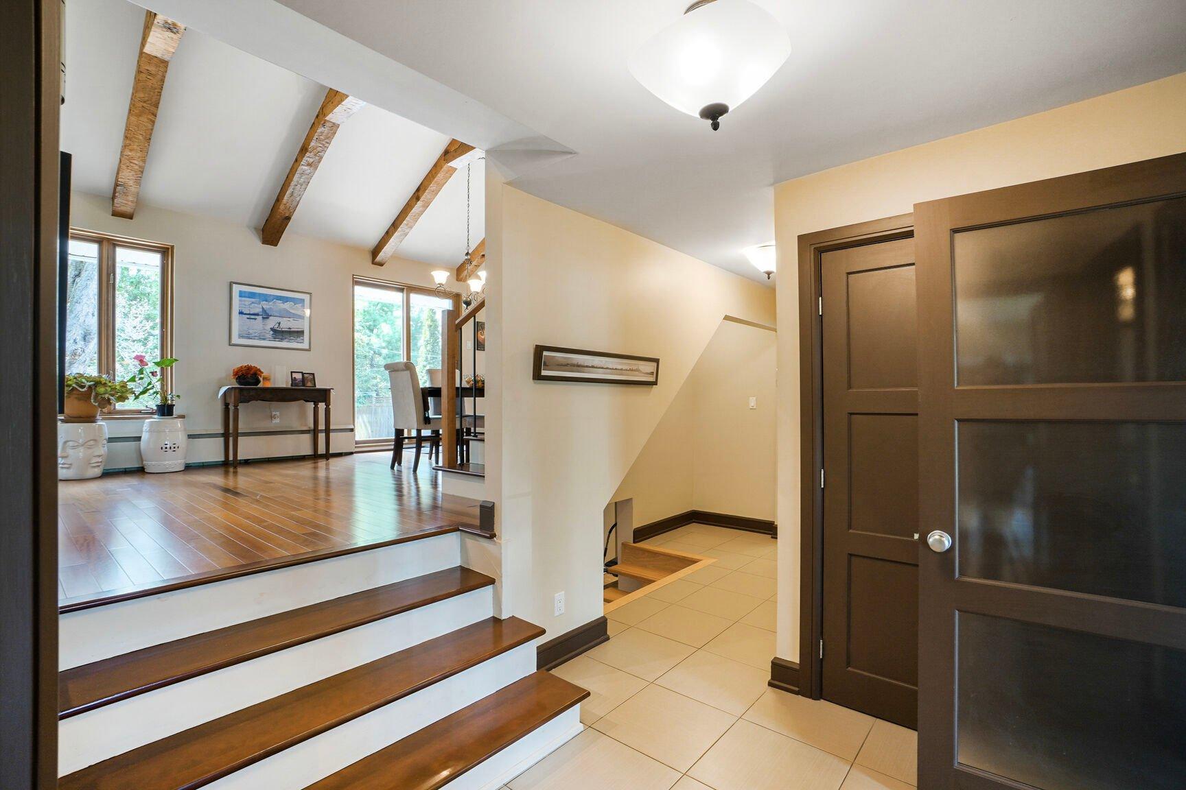 









104


Av. de Touraine

,
Saint-Lambert,




QC
J4S1H2

