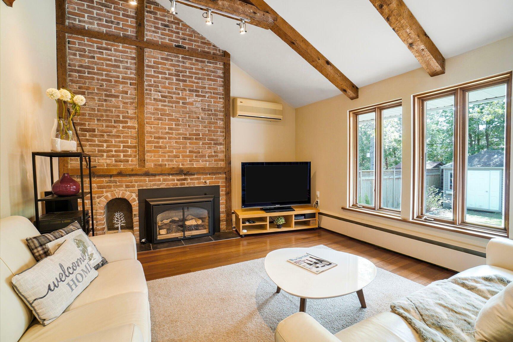 









104


Av. de Touraine

,
Saint-Lambert,




QC
J4S1H2

