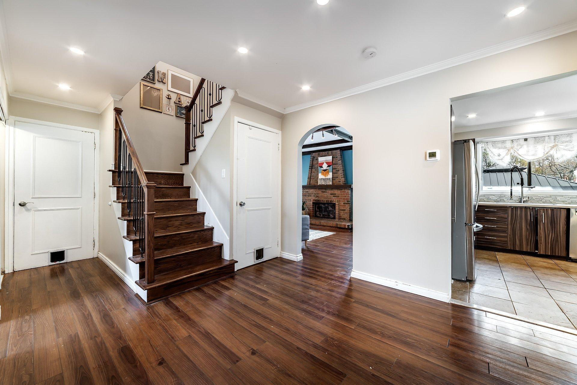 









2903


Rue Lake

,
Dollard-des-Ormeaux,




QC
H9B2K5

