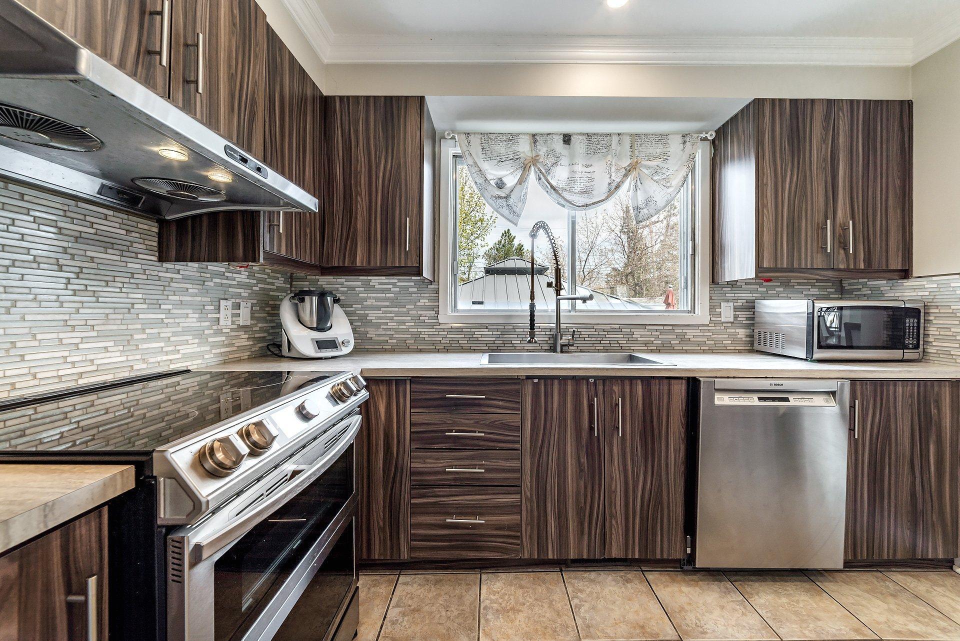 









2903


Rue Lake

,
Dollard-des-Ormeaux,




QC
H9B2K5

