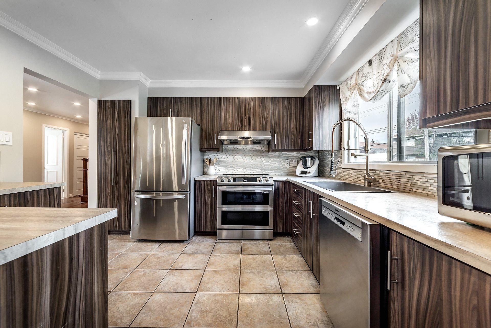









2903


Rue Lake

,
Dollard-des-Ormeaux,




QC
H9B2K5

