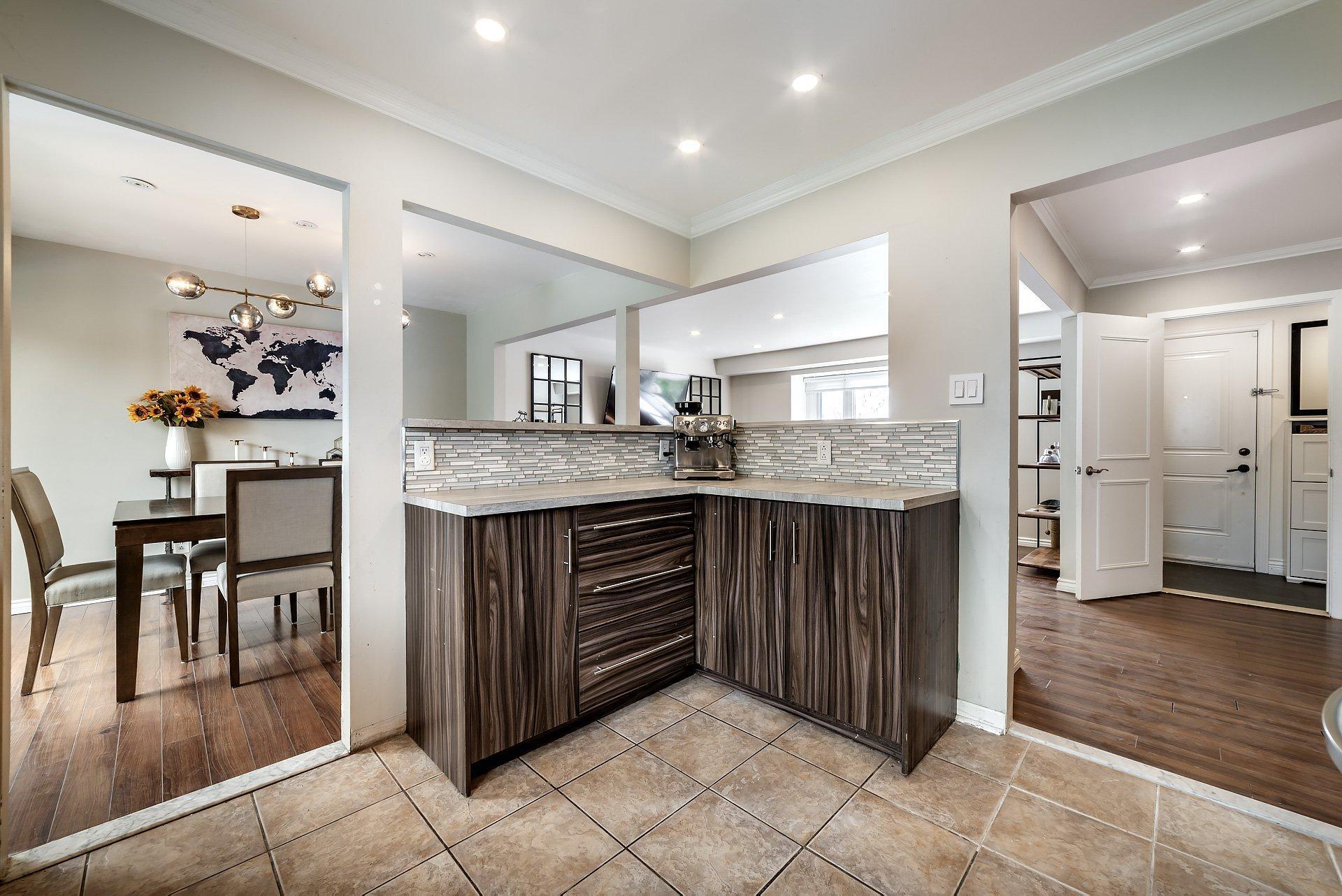 









2903


Rue Lake

,
Dollard-des-Ormeaux,




QC
H9B2K5

