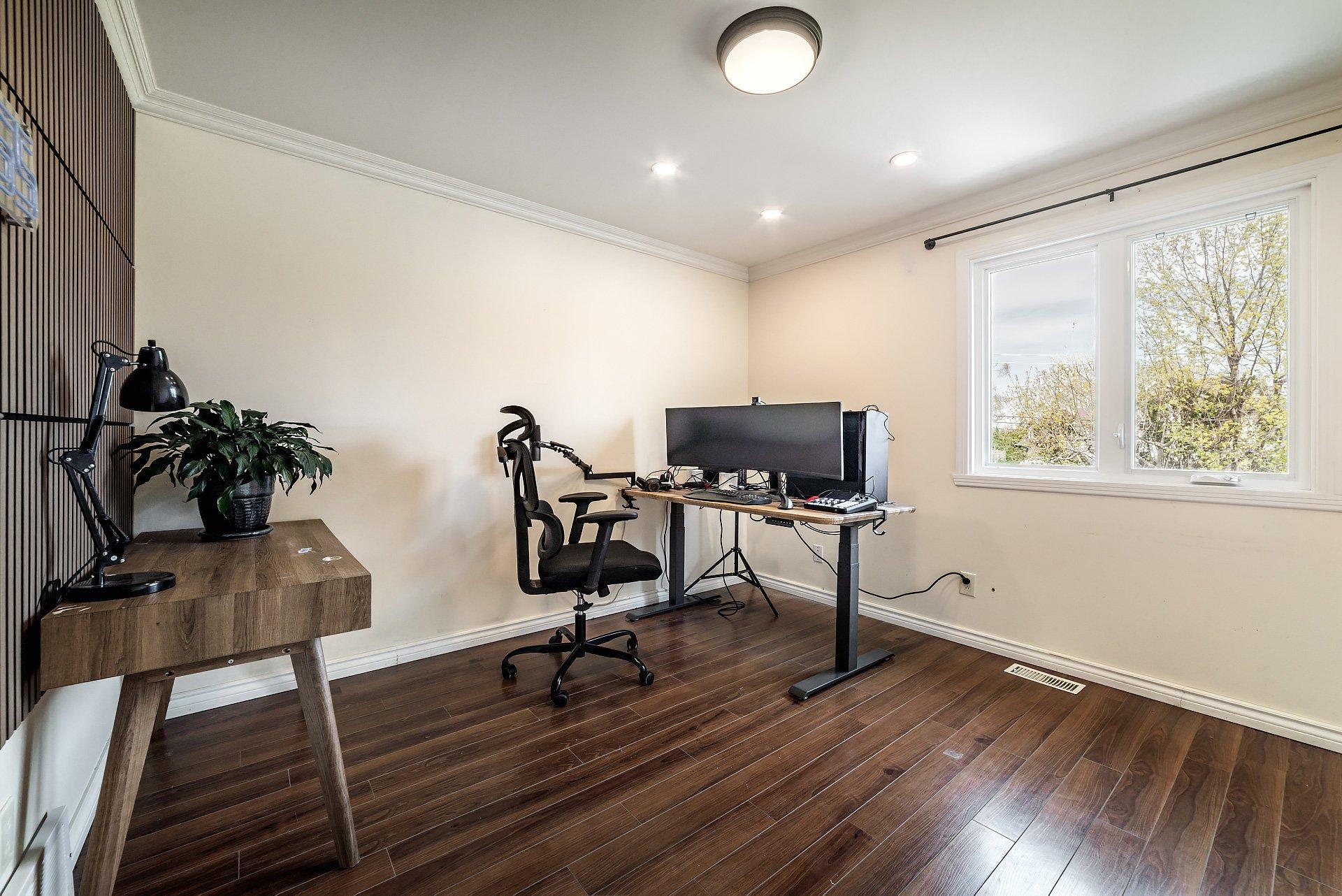 









2903


Rue Lake

,
Dollard-des-Ormeaux,




QC
H9B2K5

