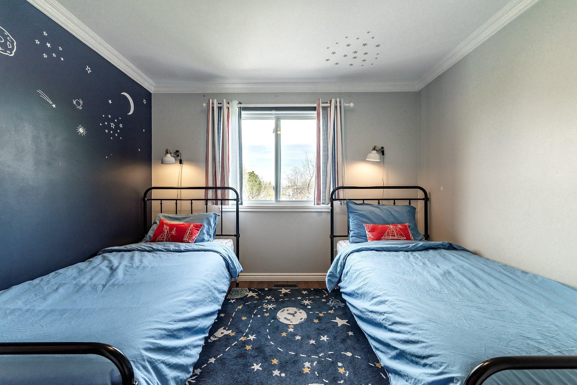 









2903


Rue Lake

,
Dollard-des-Ormeaux,




QC
H9B2K5

