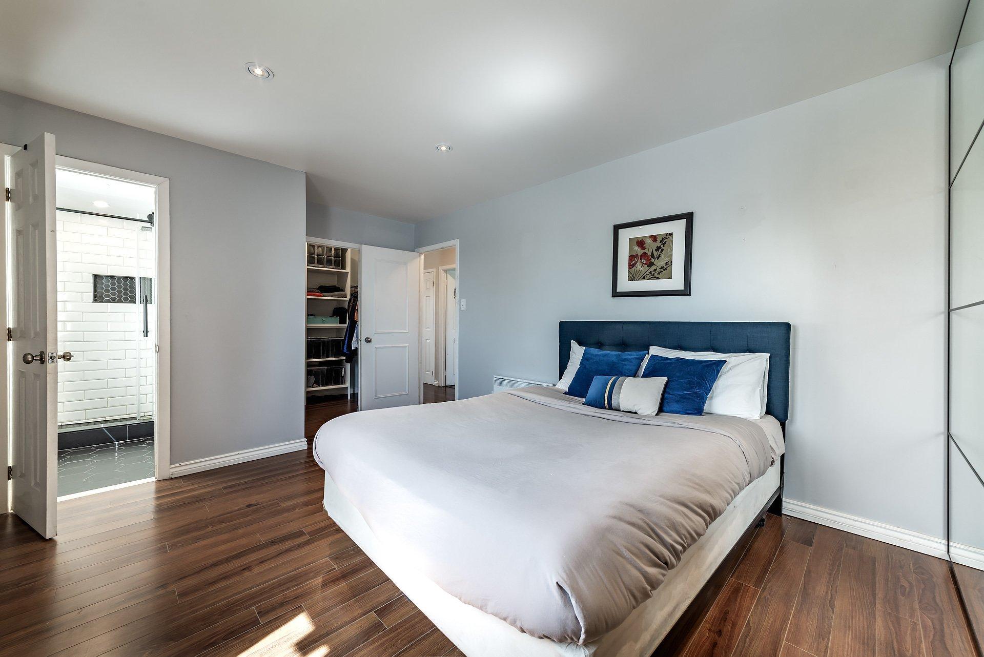 









2903


Rue Lake

,
Dollard-des-Ormeaux,




QC
H9B2K5

