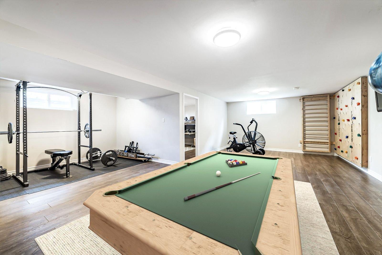 









2903


Rue Lake

,
Dollard-des-Ormeaux,




QC
H9B2K5

