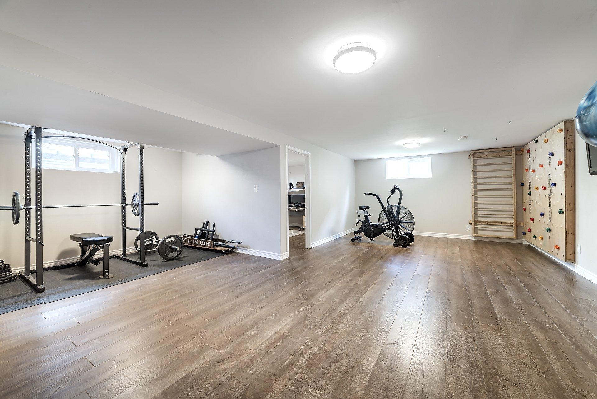 









2903


Rue Lake

,
Dollard-des-Ormeaux,




QC
H9B2K5

