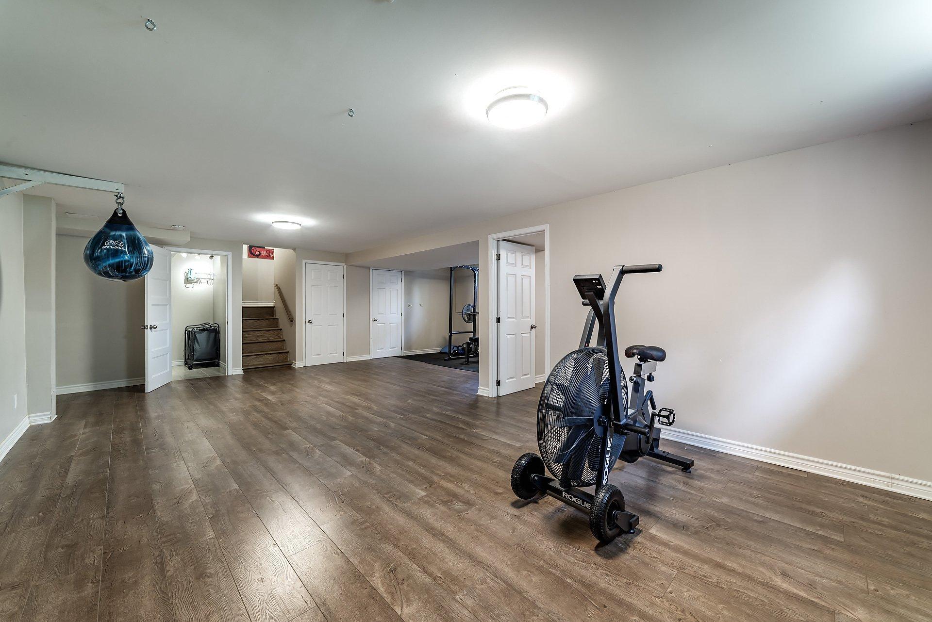 









2903


Rue Lake

,
Dollard-des-Ormeaux,




QC
H9B2K5


