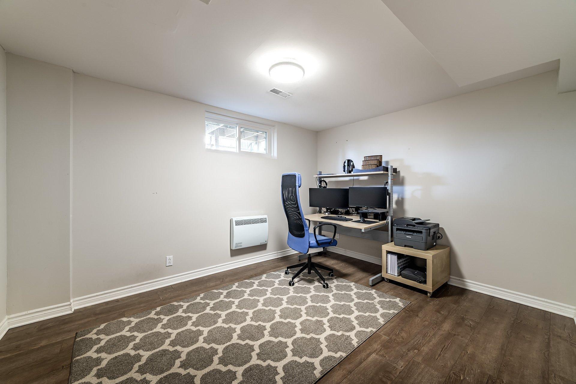 









2903


Rue Lake

,
Dollard-des-Ormeaux,




QC
H9B2K5

