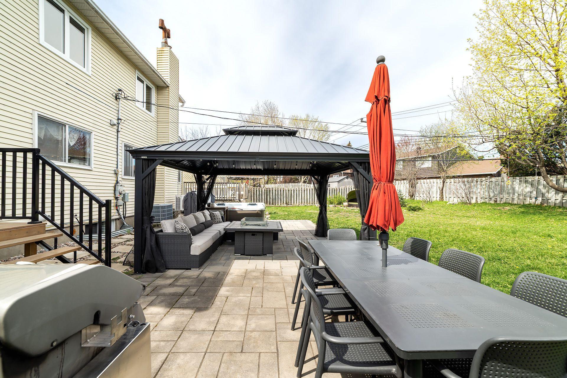 









2903


Rue Lake

,
Dollard-des-Ormeaux,




QC
H9B2K5

