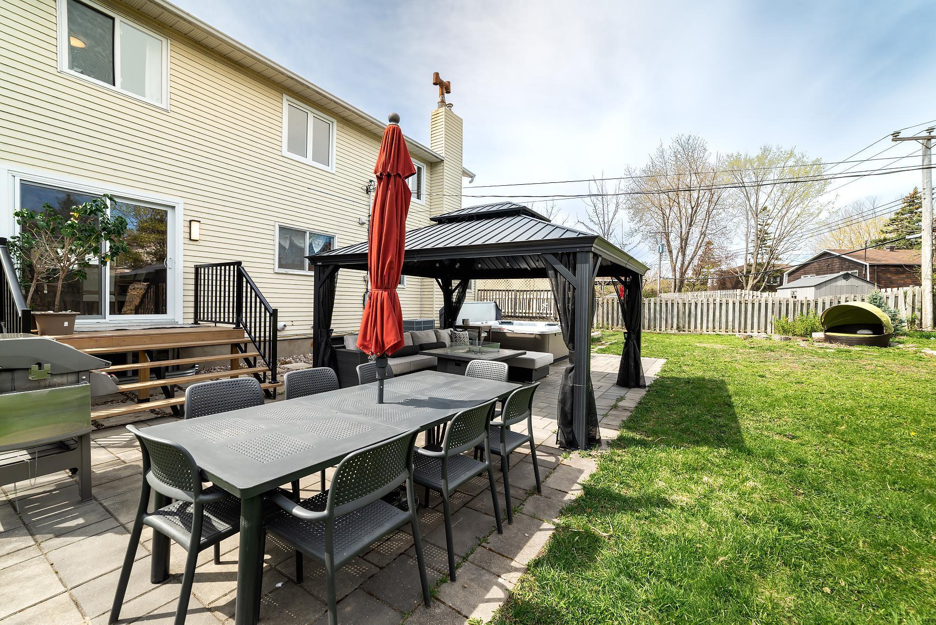 









2903


Rue Lake

,
Dollard-des-Ormeaux,




QC
H9B2K5

