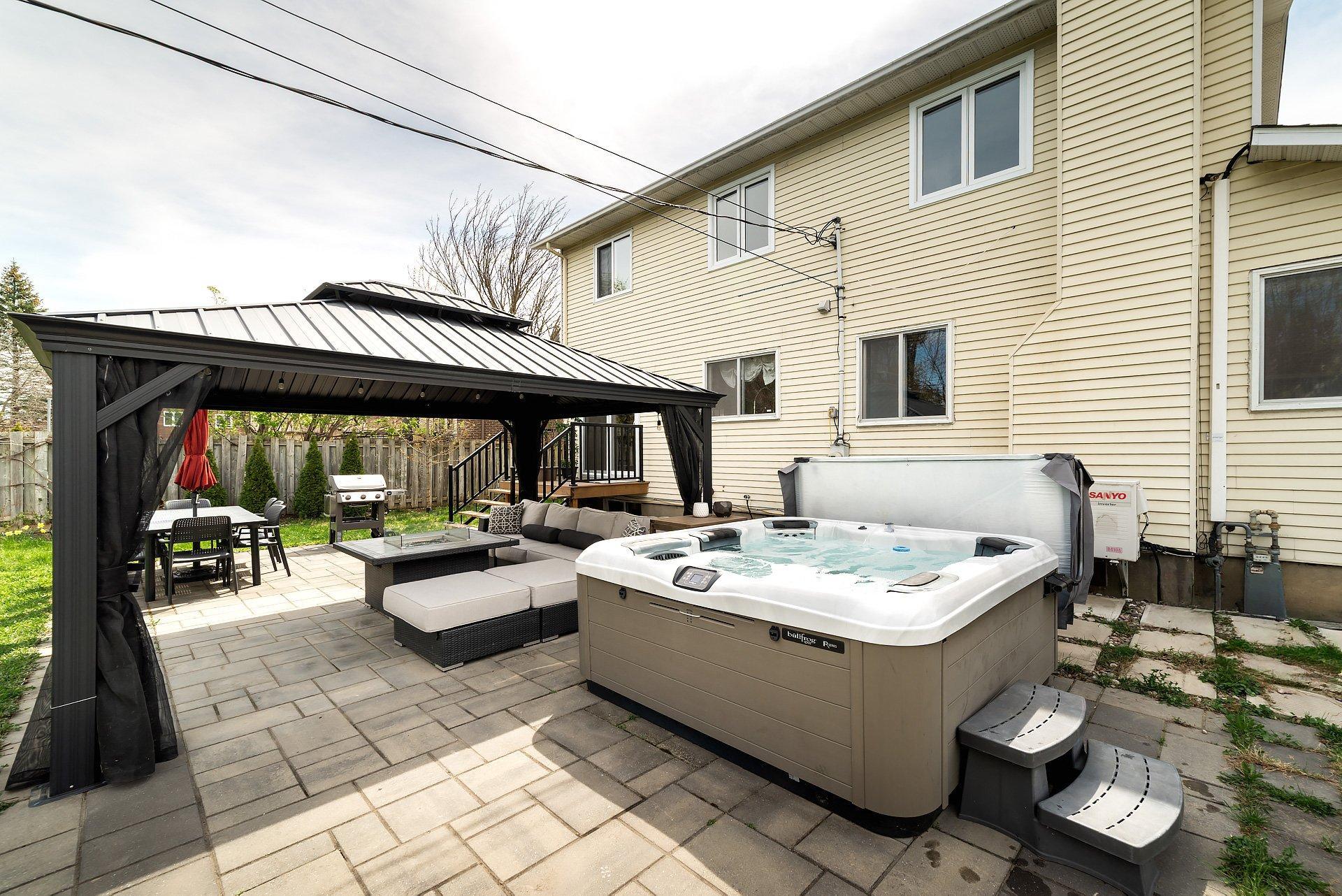 









2903


Rue Lake

,
Dollard-des-Ormeaux,




QC
H9B2K5


