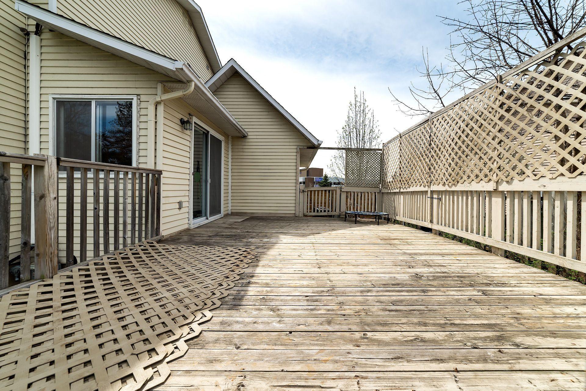 









2903


Rue Lake

,
Dollard-des-Ormeaux,




QC
H9B2K5


