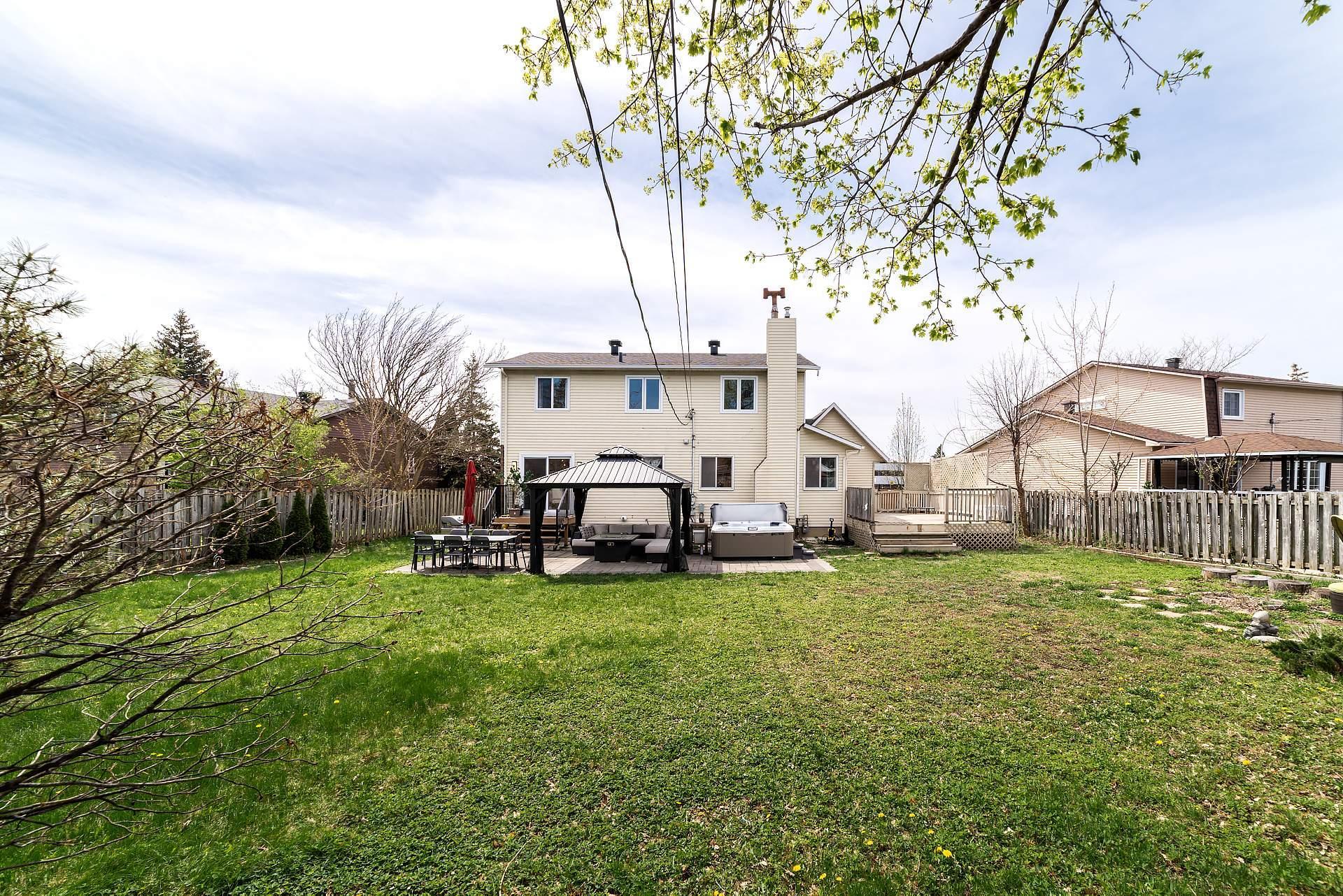 









2903


Rue Lake

,
Dollard-des-Ormeaux,




QC
H9B2K5

