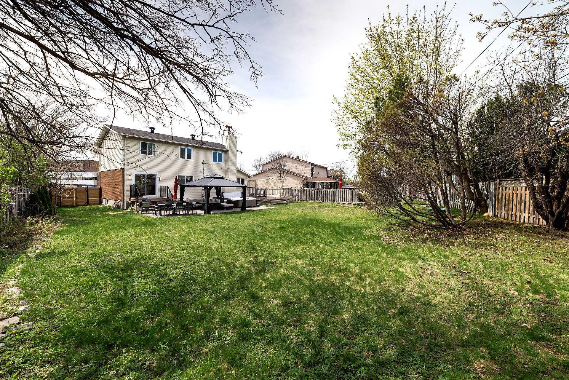 









2903


Rue Lake

,
Dollard-des-Ormeaux,




QC
H9B2K5

