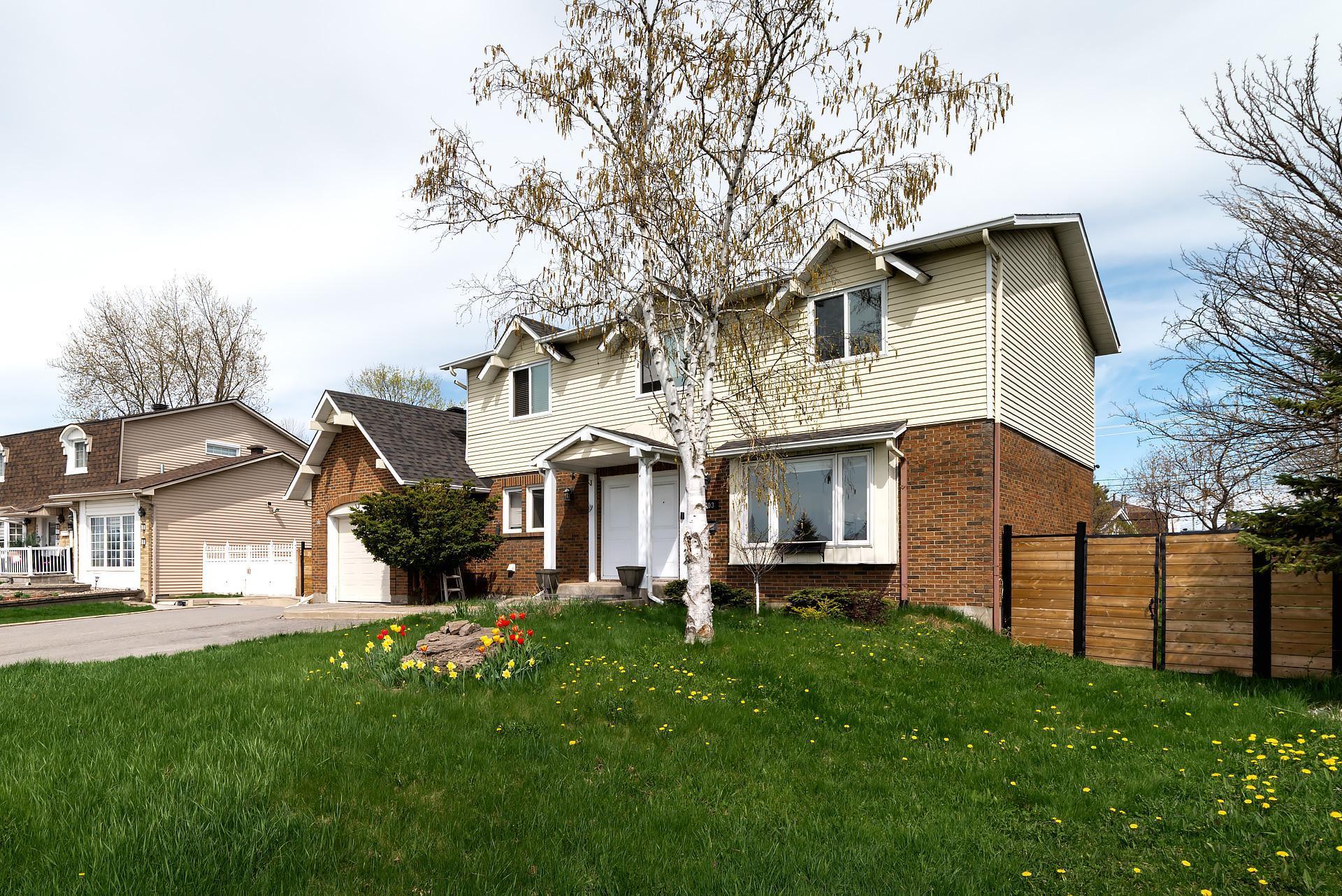 









2903


Rue Lake

,
Dollard-des-Ormeaux,




QC
H9B2K5

