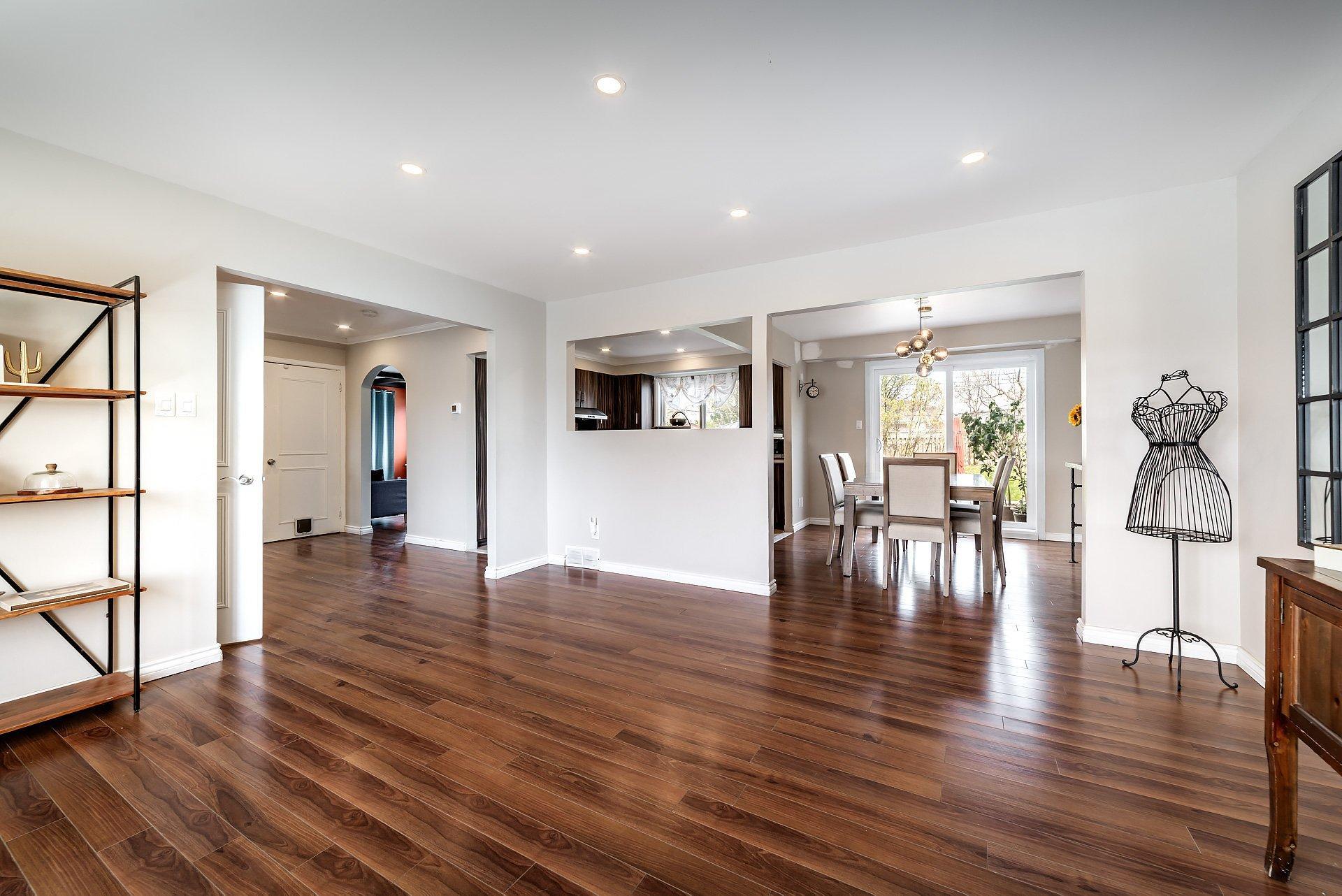 









2903


Rue Lake

,
Dollard-des-Ormeaux,




QC
H9B2K5

