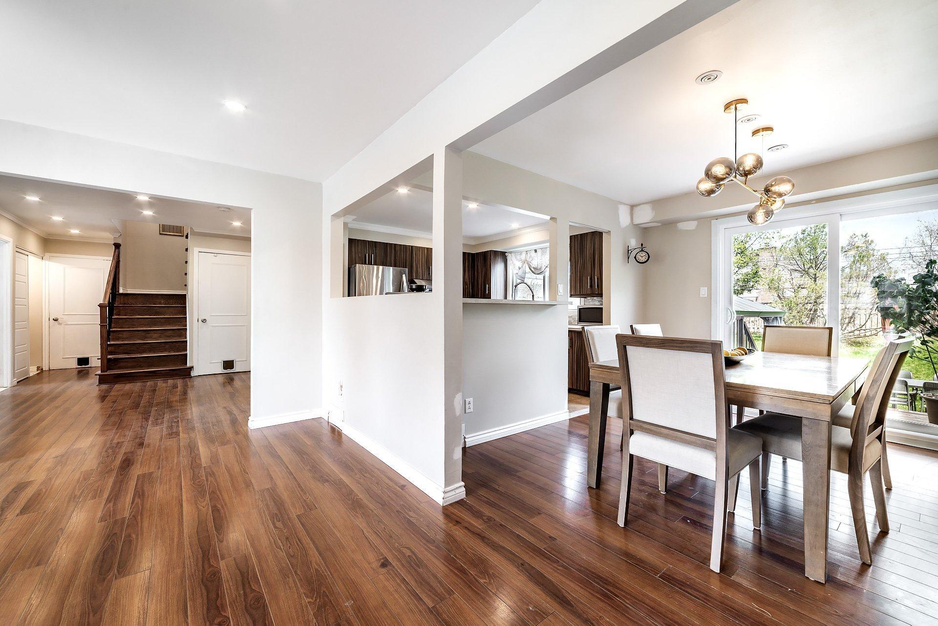









2903


Rue Lake

,
Dollard-des-Ormeaux,




QC
H9B2K5

