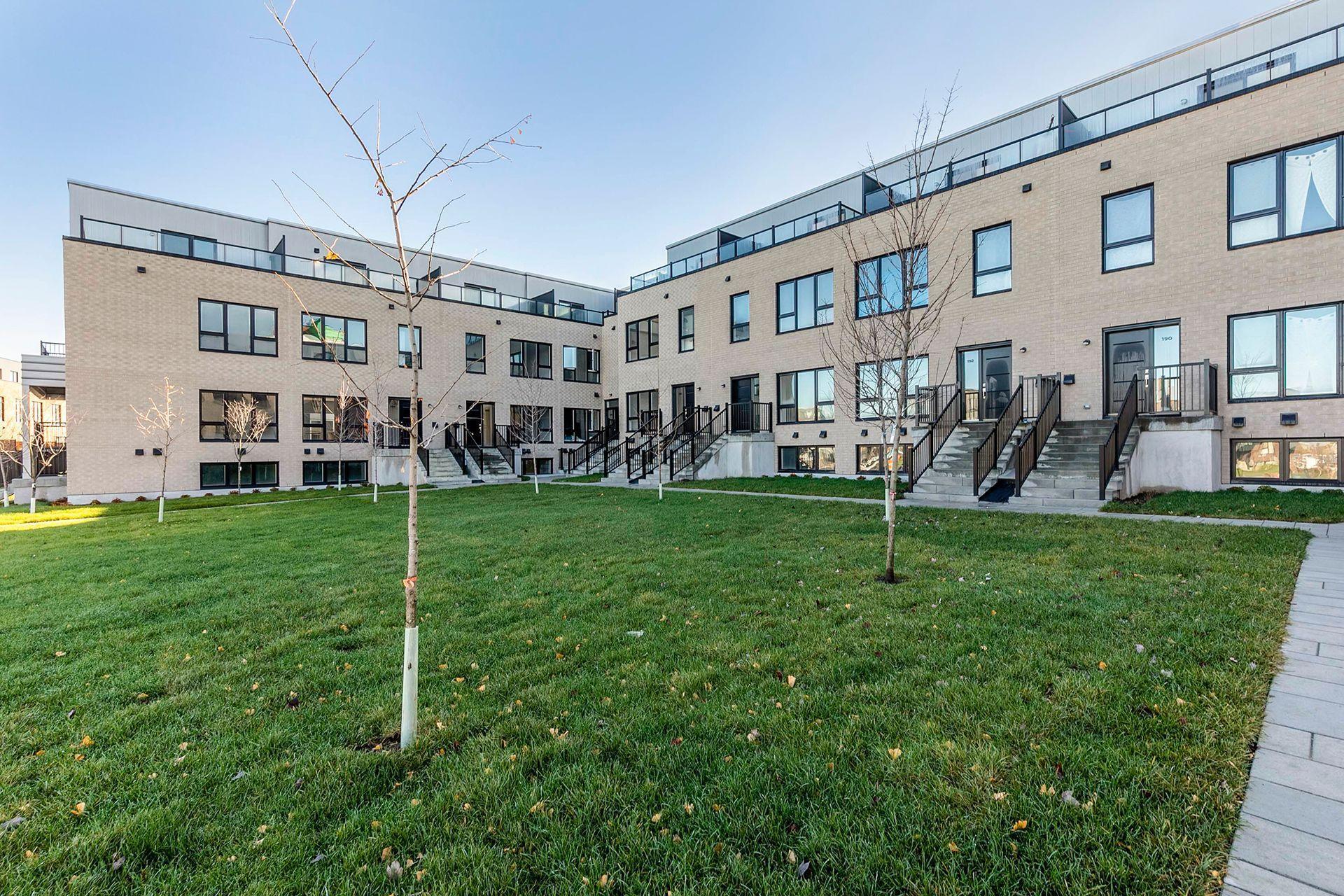 









202


Av. Jenkins

,
Montréal (Lachine),




QC
H8S0A1

