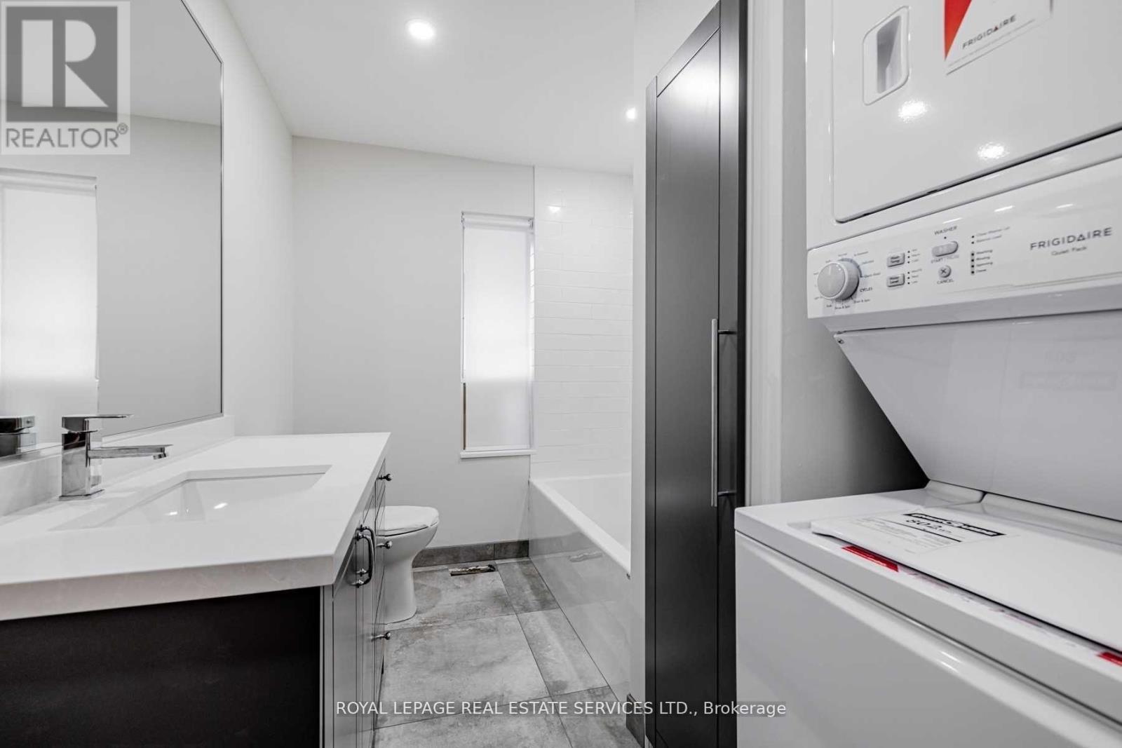 












LOWER - 72 WINSTON PARK BOULEVARD

,
Toronto,




Ontario
M3K1C3


