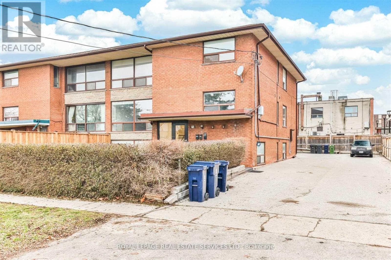 












LOWER - 72 WINSTON PARK BOULEVARD

,
Toronto,




Ontario
M3K1C3


