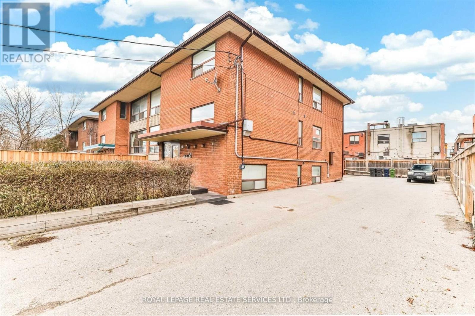 












LOWER - 72 WINSTON PARK BOULEVARD

,
Toronto,




Ontario
M3K1C3

