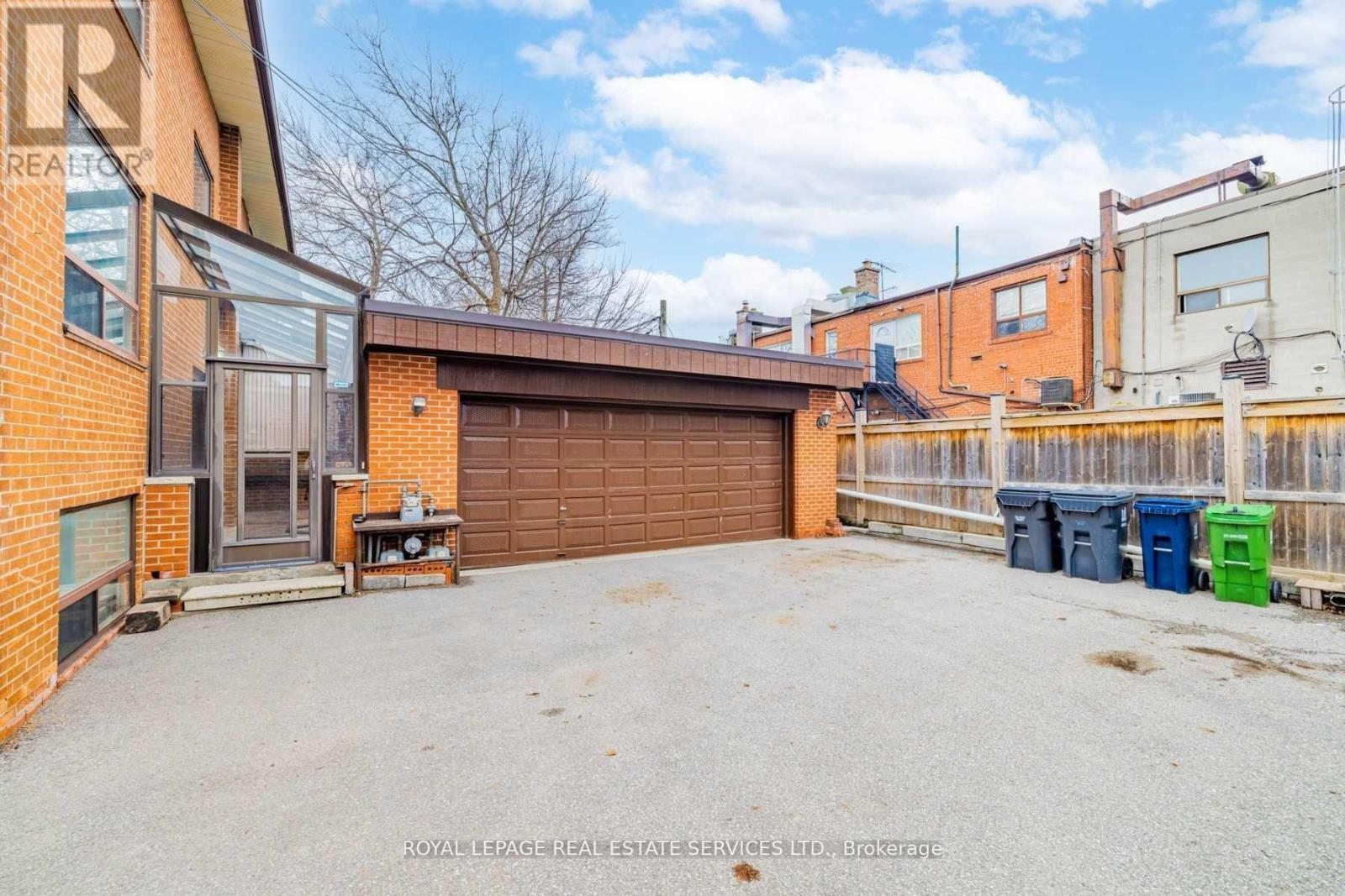 












LOWER - 72 WINSTON PARK BOULEVARD

,
Toronto,




Ontario
M3K1C3


