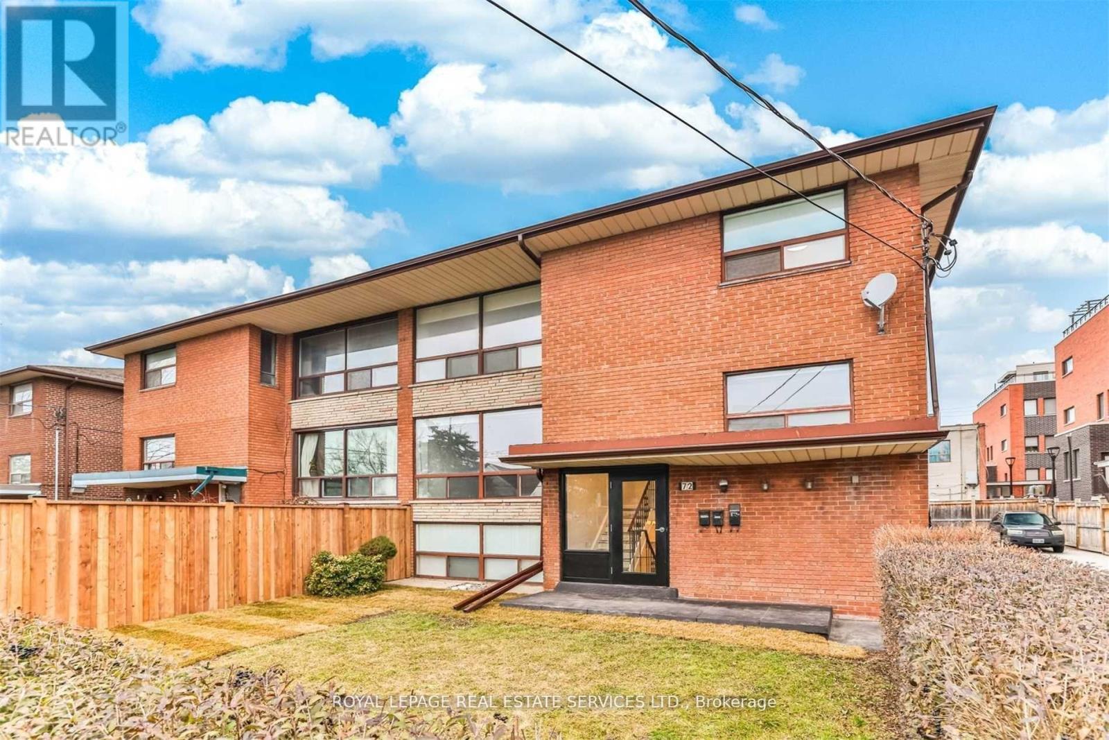 












LOWER - 72 WINSTON PARK BOULEVARD

,
Toronto,




Ontario
M3K1C3

