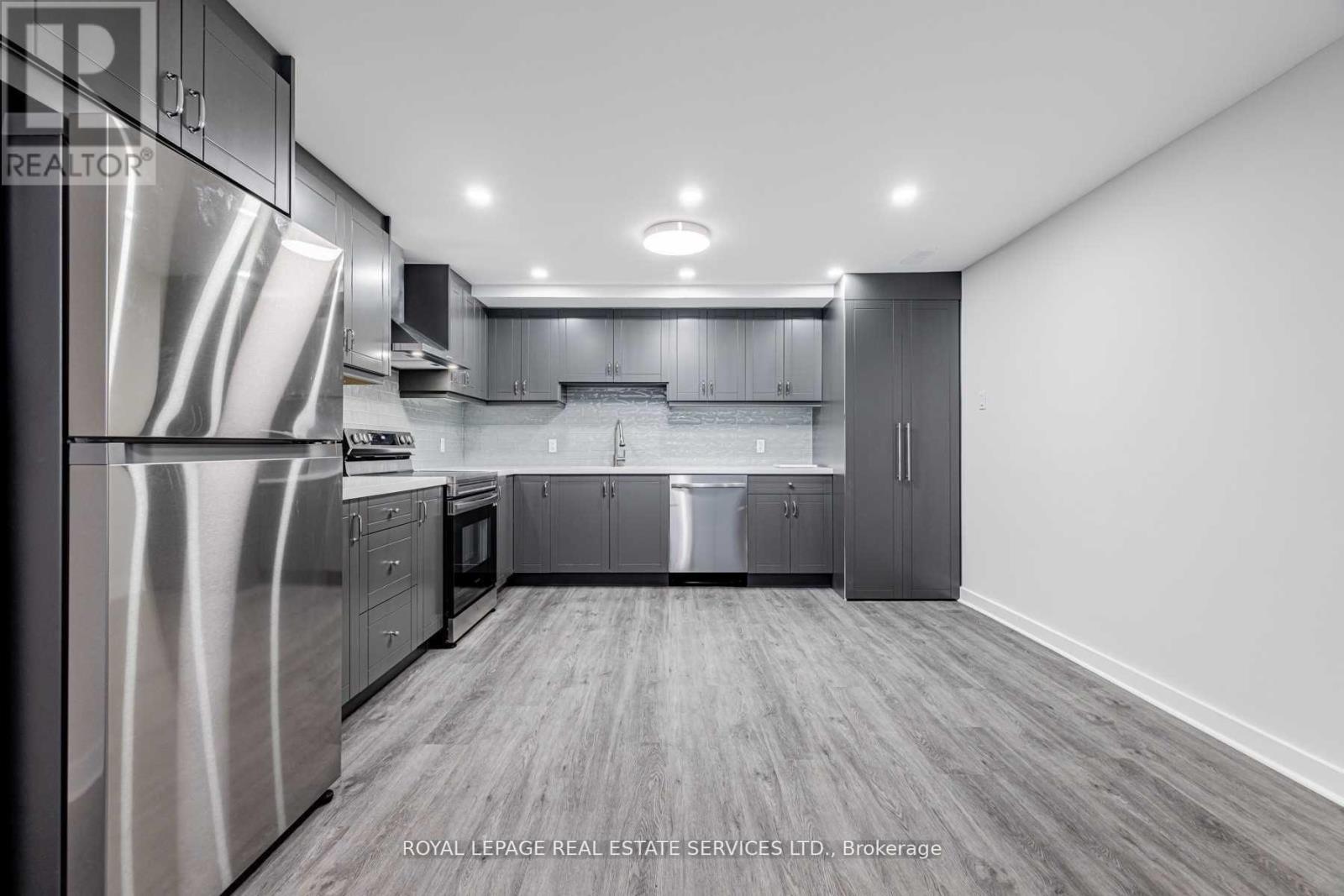 












LOWER - 72 WINSTON PARK BOULEVARD

,
Toronto,




Ontario
M3K1C3

