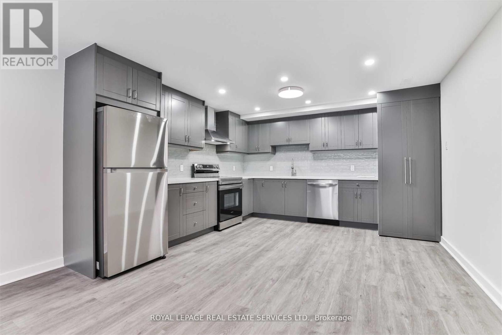 












LOWER - 72 WINSTON PARK BOULEVARD

,
Toronto,




Ontario
M3K1C3

