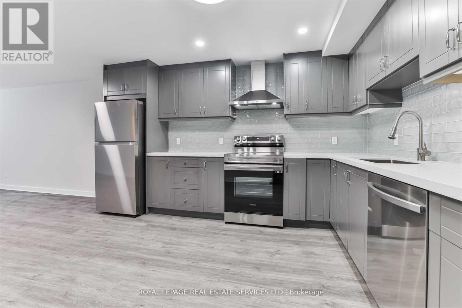 












LOWER - 72 WINSTON PARK BOULEVARD

,
Toronto,




Ontario
M3K1C3

