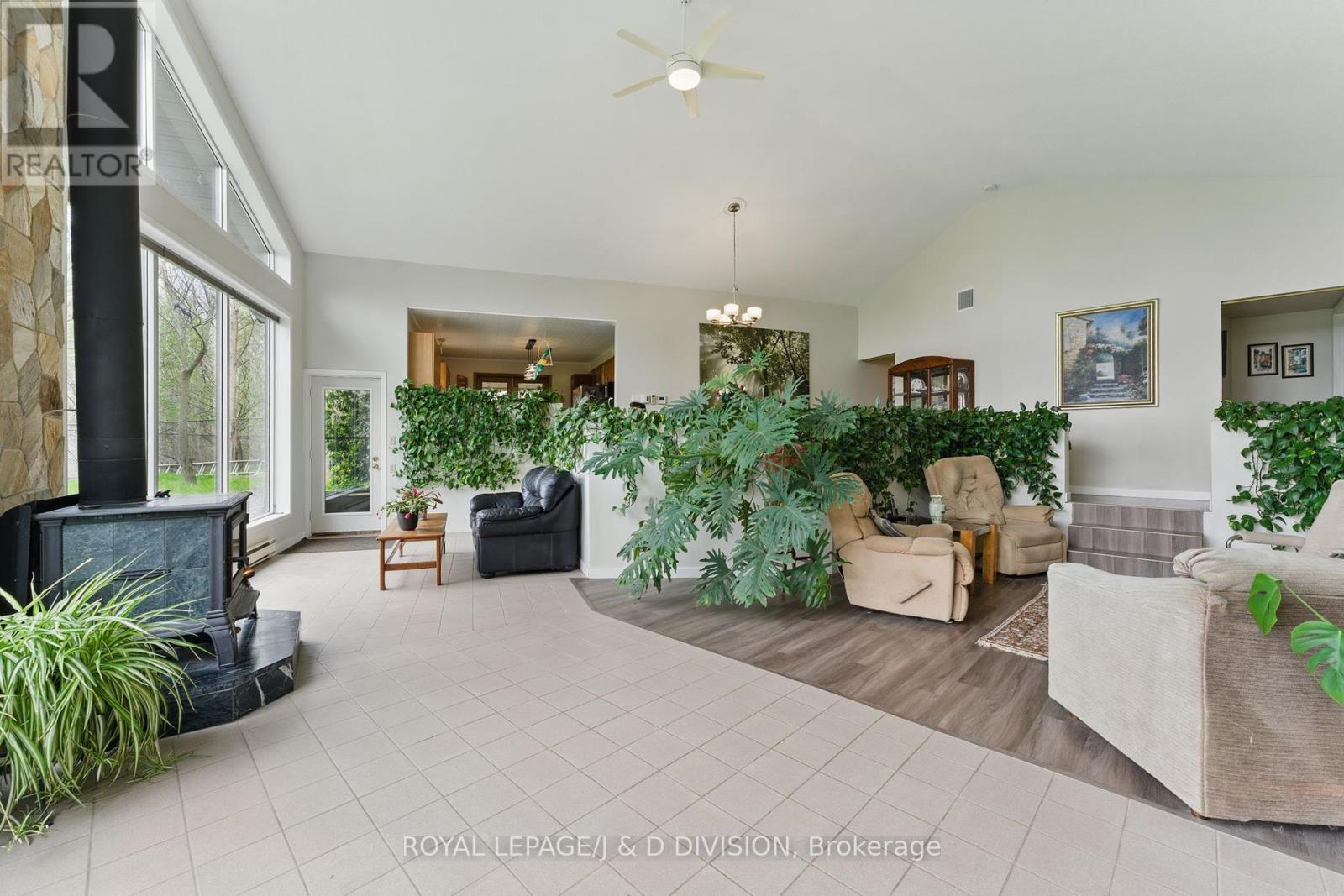 












295 BRANT ROAD

,
Brant,




Ontario
N0E1N0

