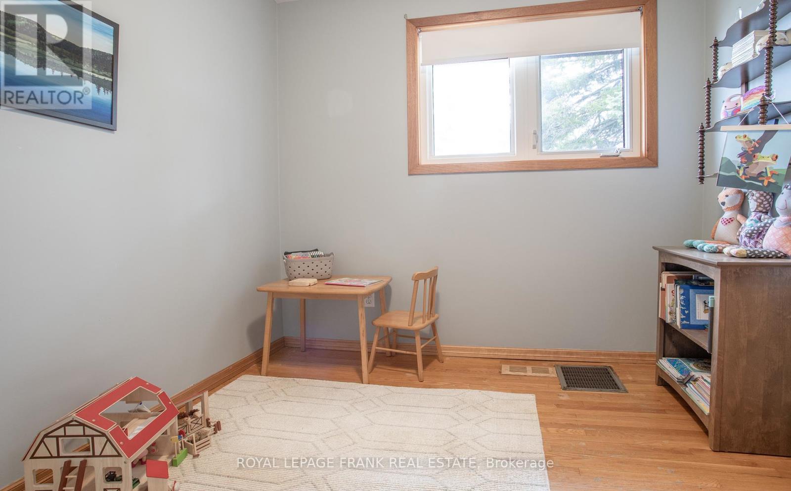 












5691 OCHONSKI ROAD

,
Clarington,




Ontario
L0B1M0

