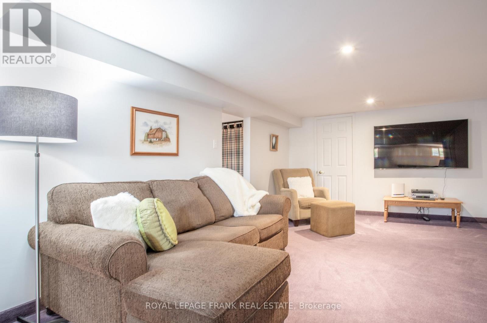 












5691 OCHONSKI ROAD

,
Clarington,




Ontario
L0B1M0

