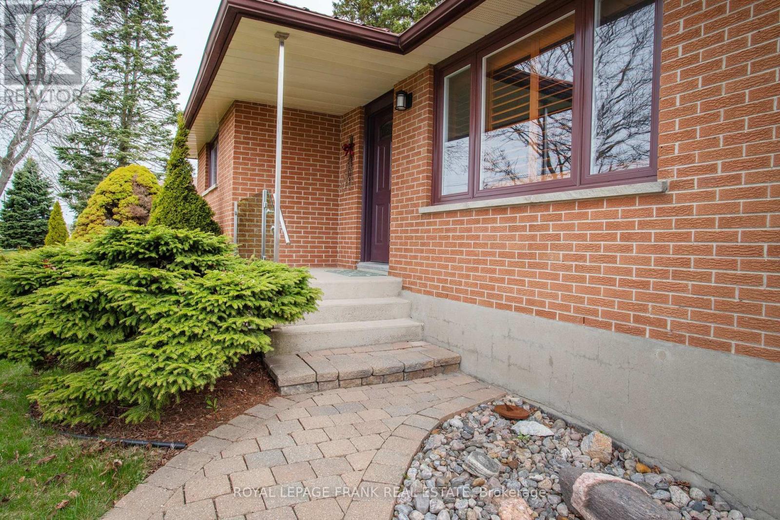 












5691 OCHONSKI ROAD

,
Clarington,




Ontario
L0B1M0

