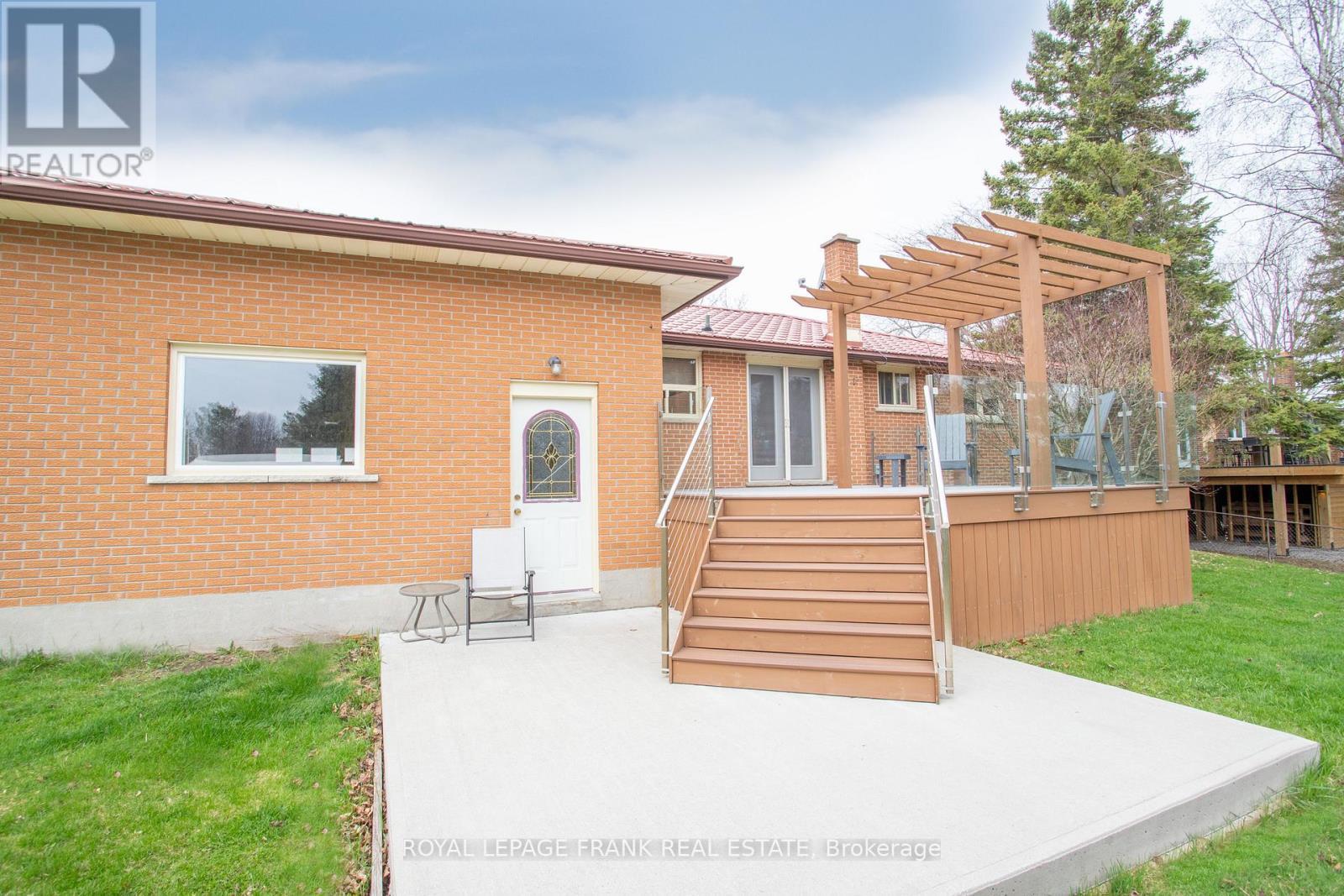 












5691 OCHONSKI ROAD

,
Clarington,




Ontario
L0B1M0

