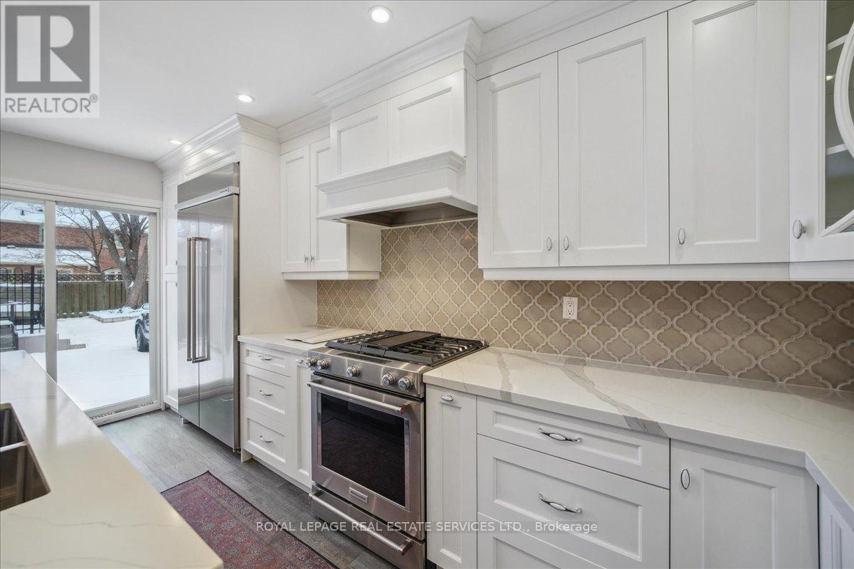 












224 O'DONOGHUE AVENUE

,
Oakville,




Ontario
L6H3W6


