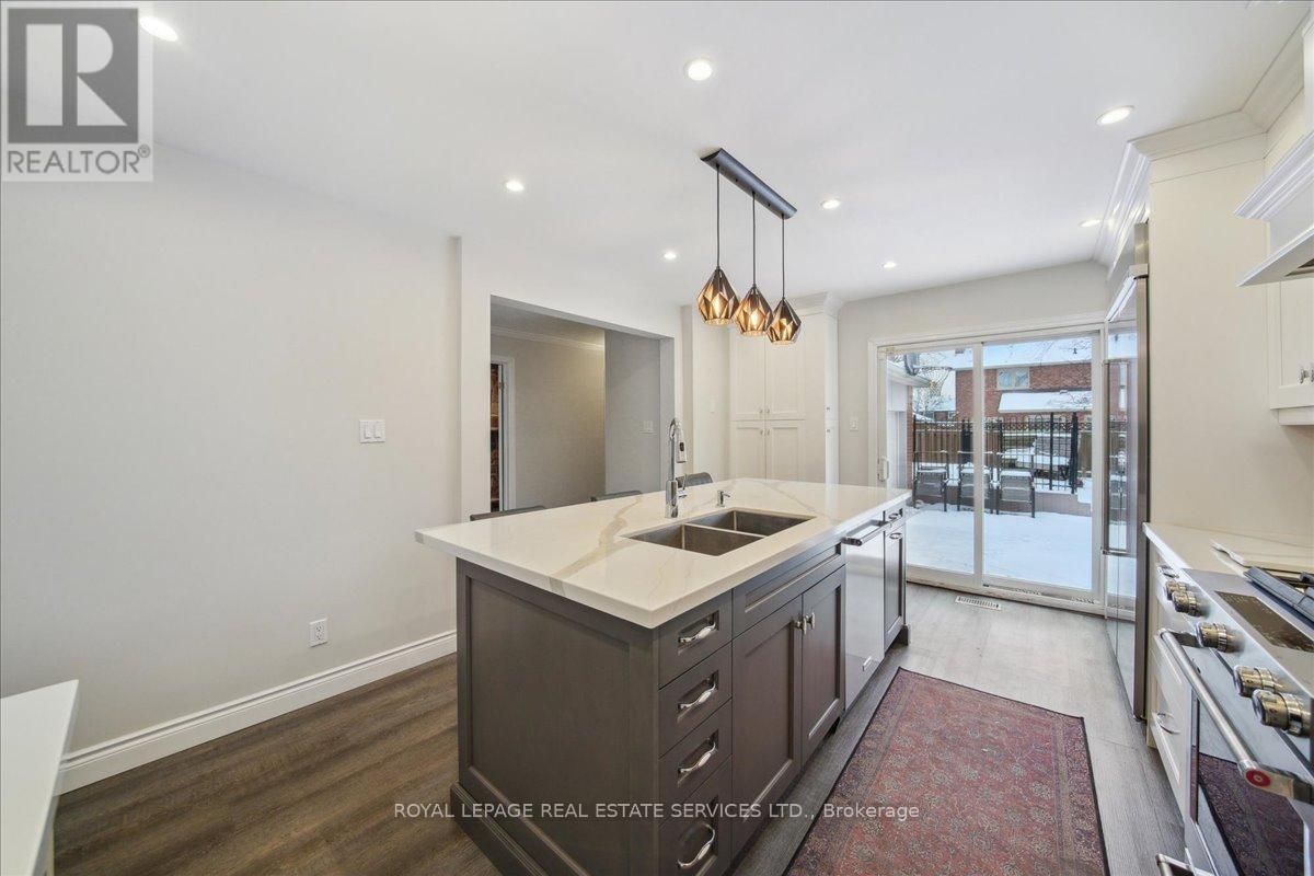 












224 O'DONOGHUE AVENUE

,
Oakville,




Ontario
L6H3W6

