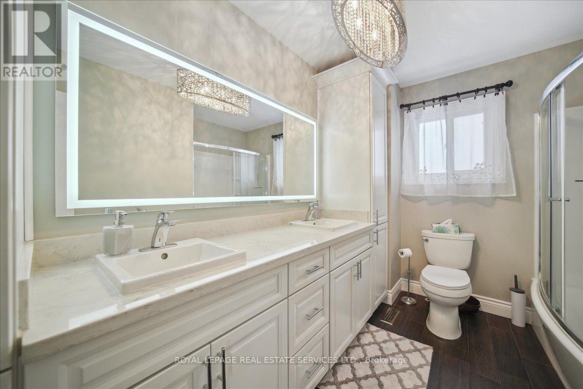 












224 O'DONOGHUE AVENUE

,
Oakville,




Ontario
L6H3W6

