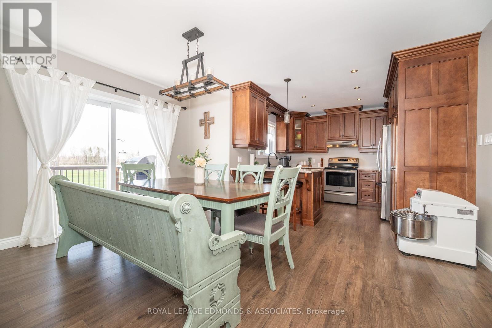 












2005 LOOKOUT ROAD

,
Whitewater Region,




Ontario
K0J2L0

