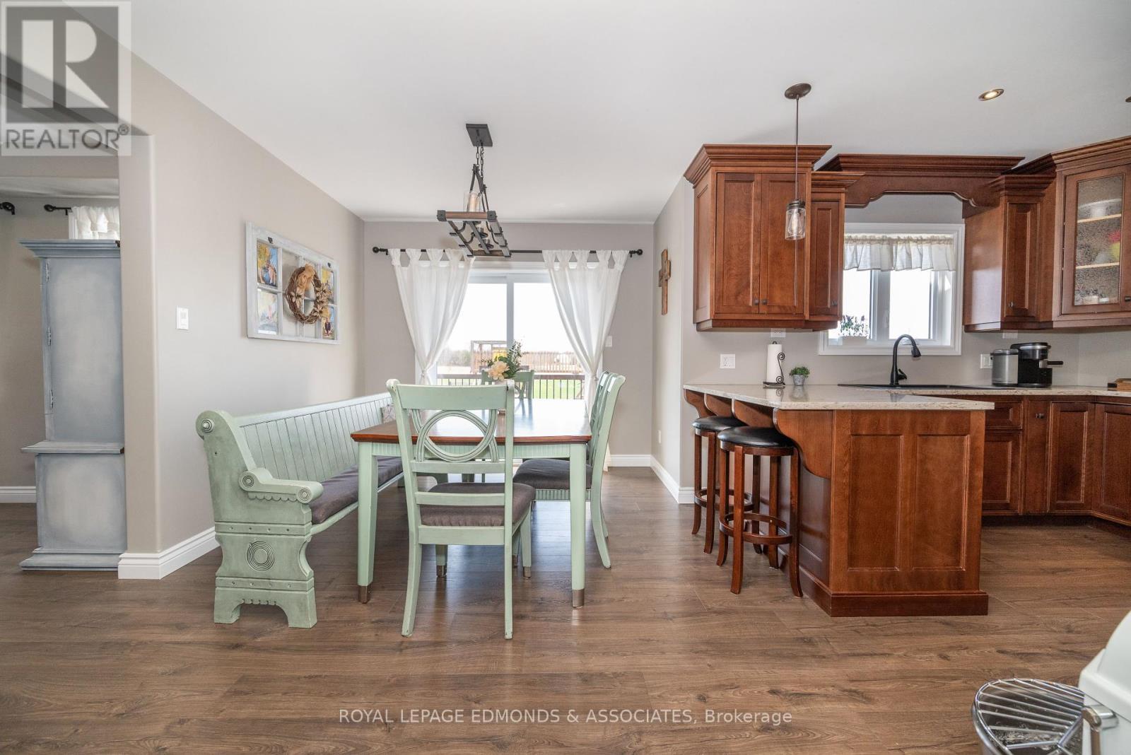 












2005 LOOKOUT ROAD

,
Whitewater Region,




Ontario
K0J2L0

