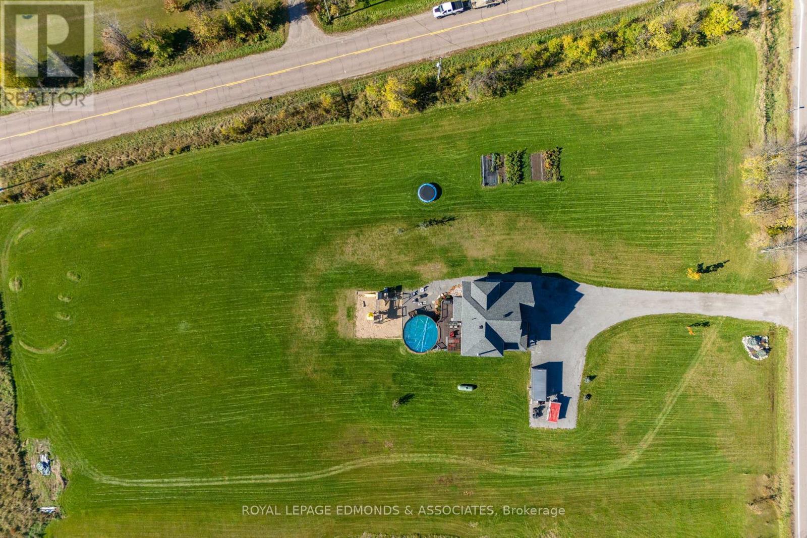 












2005 LOOKOUT ROAD

,
Whitewater Region,




Ontario
K0J2L0

