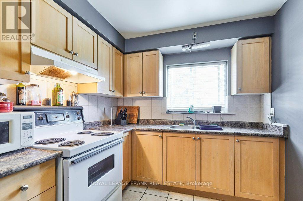 












706 DUNLOP STREET W

,
Whitby (Downtown Whitby),




Ontario
L1N1V5

